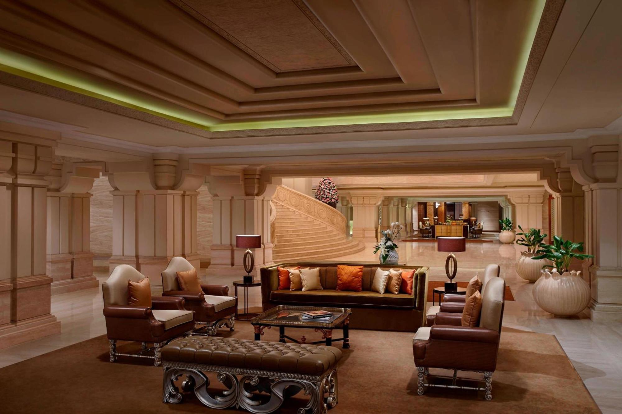 ไอทีซี แกรนด์ จุลา อะ ลักชัวรี คอลเลคชั่น โฮเต็ล เจนไน Hotel เชนไน ภายนอก รูปภาพ The lobby of the Taj Mahal Palace, Mumbai